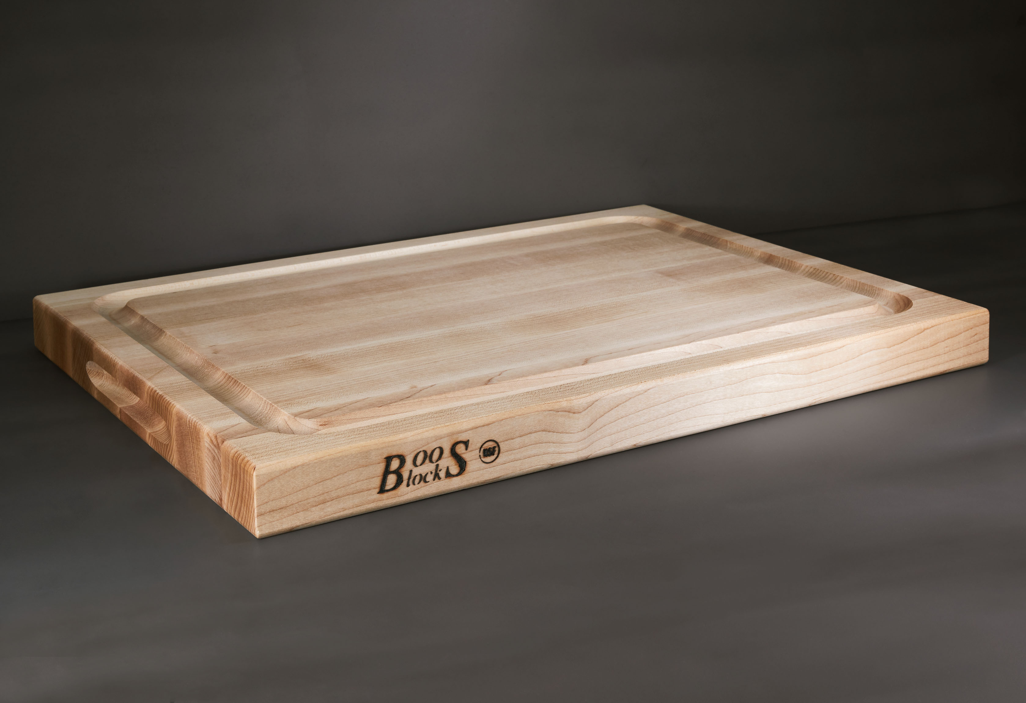 Großes Schneidebrett mit Saftrille Ahorn 4cm