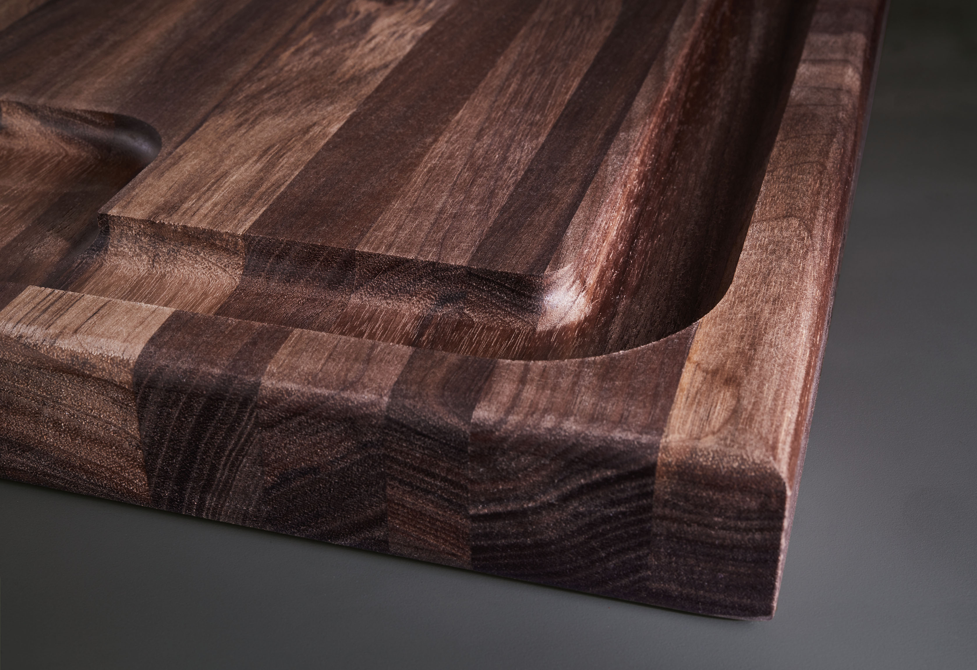 Großes Gourmet Schneidebrett mit Saftrille 4cm