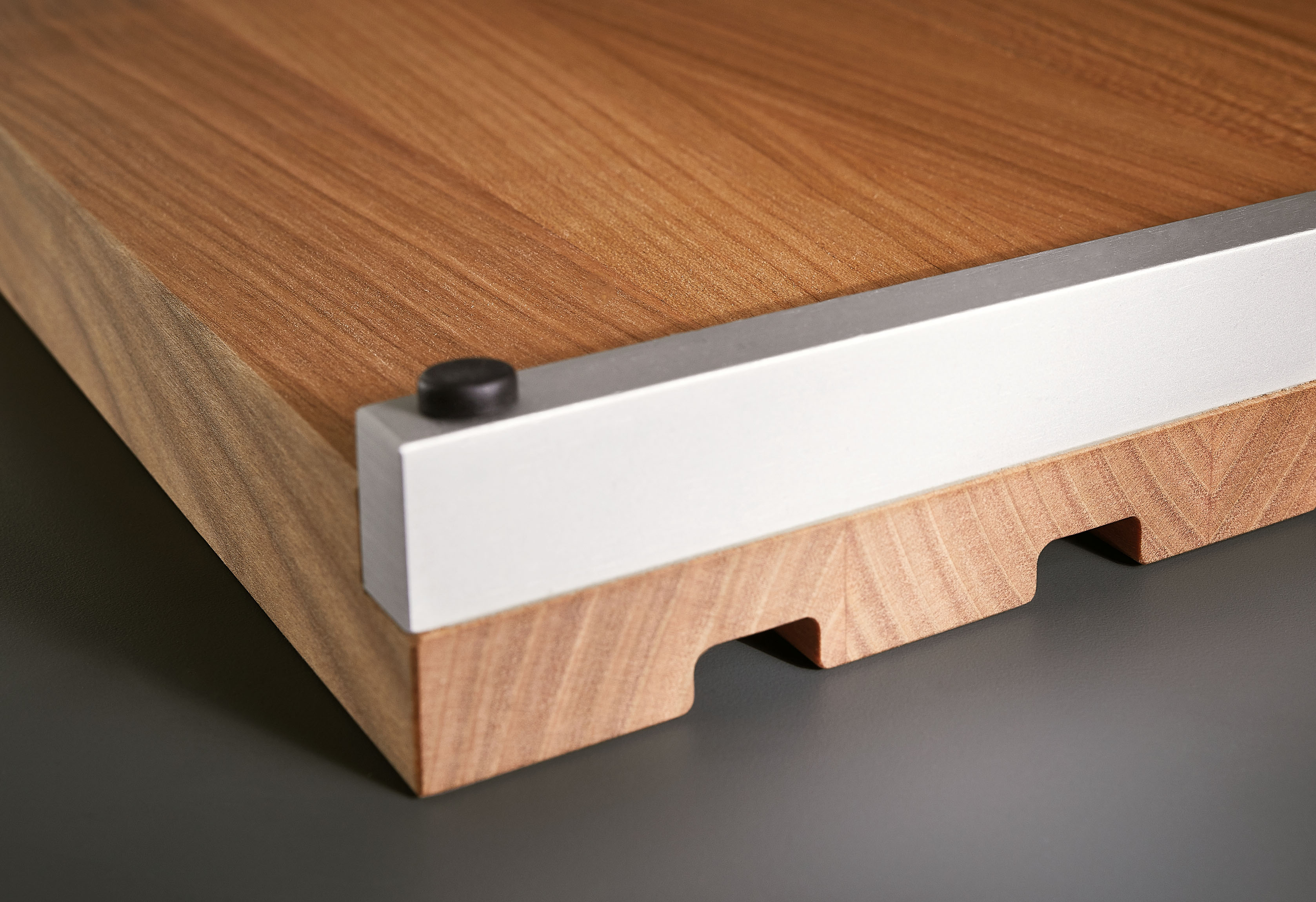 Mittleres Brotschneidbrett Kirsche-Aluminium