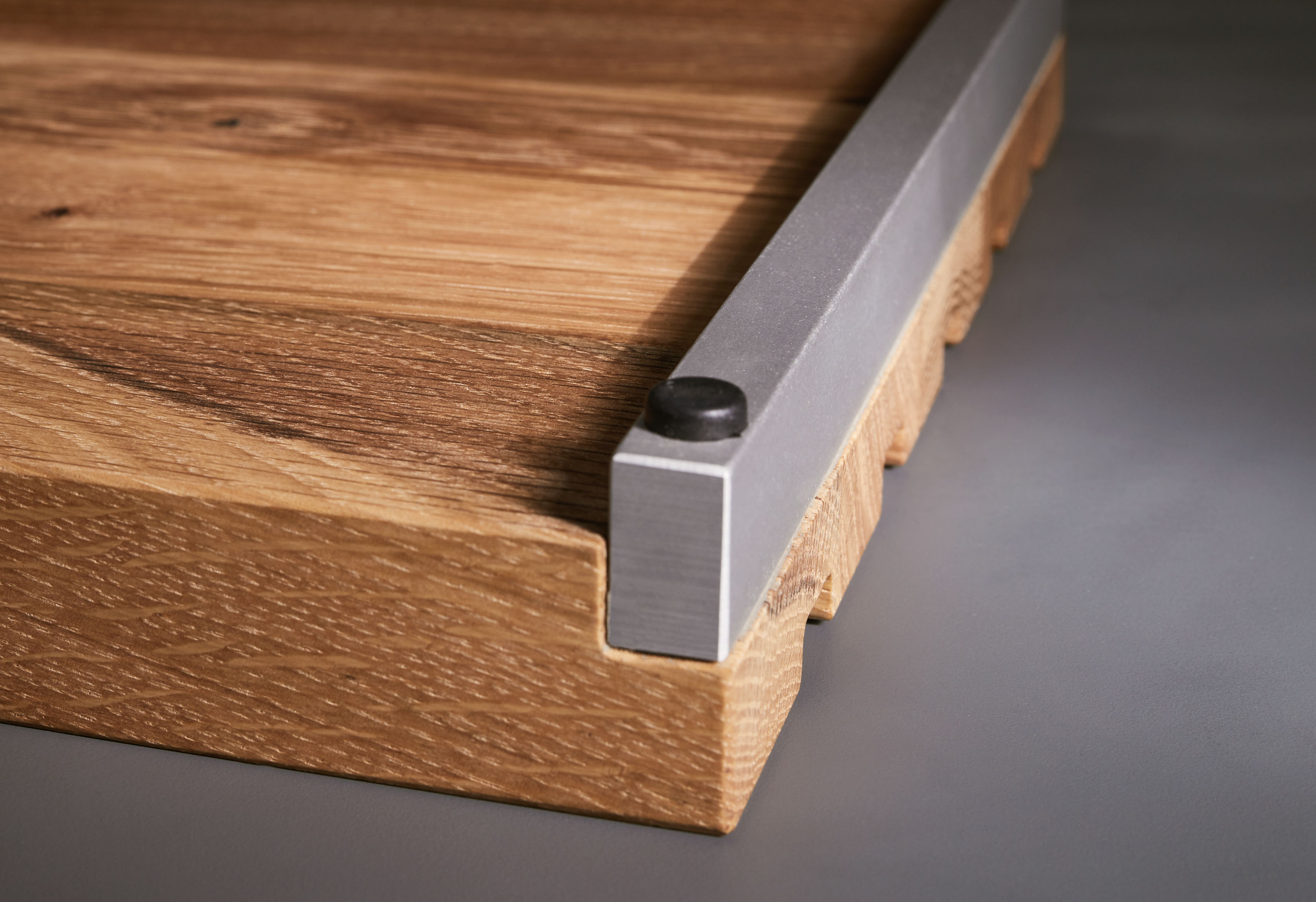 Mittleres Brotschneidbrett Eiche-Aluminium