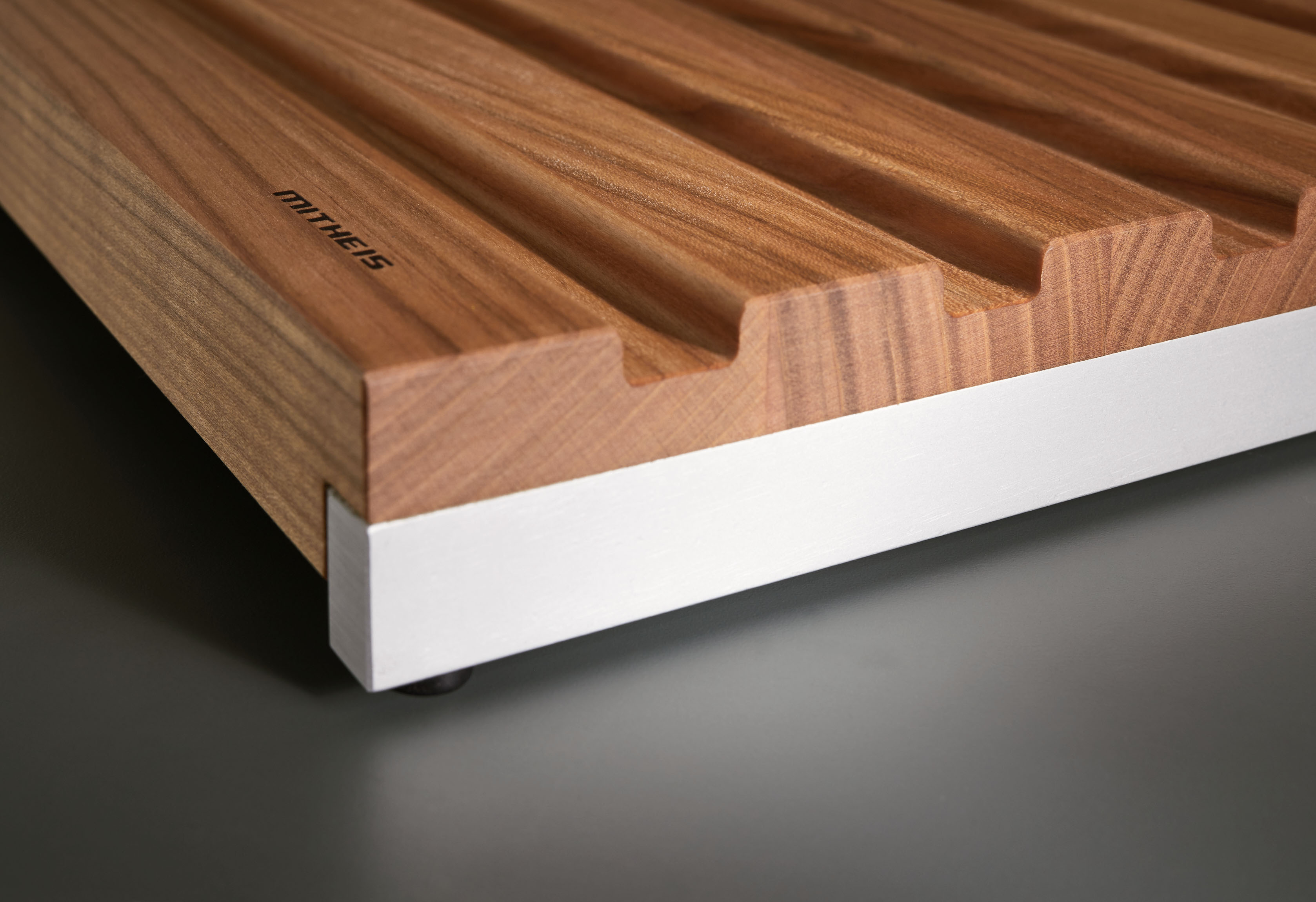 Mittleres Brotschneidbrett Kirsche-Aluminium