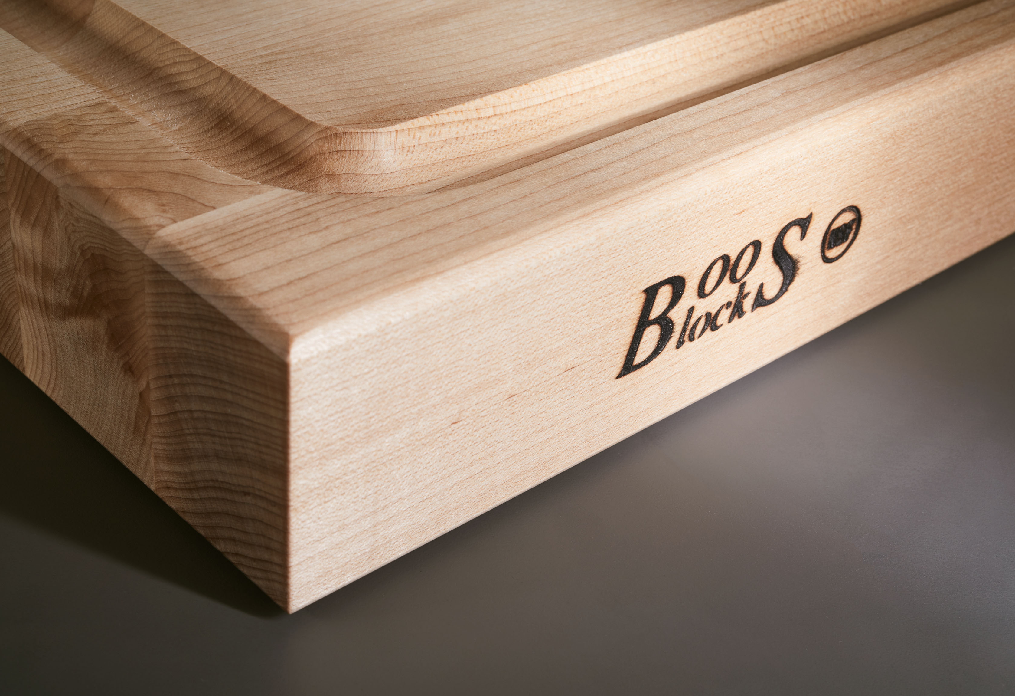 Mittleres Schneidebrett mit Saftrille Ahorn 6cm