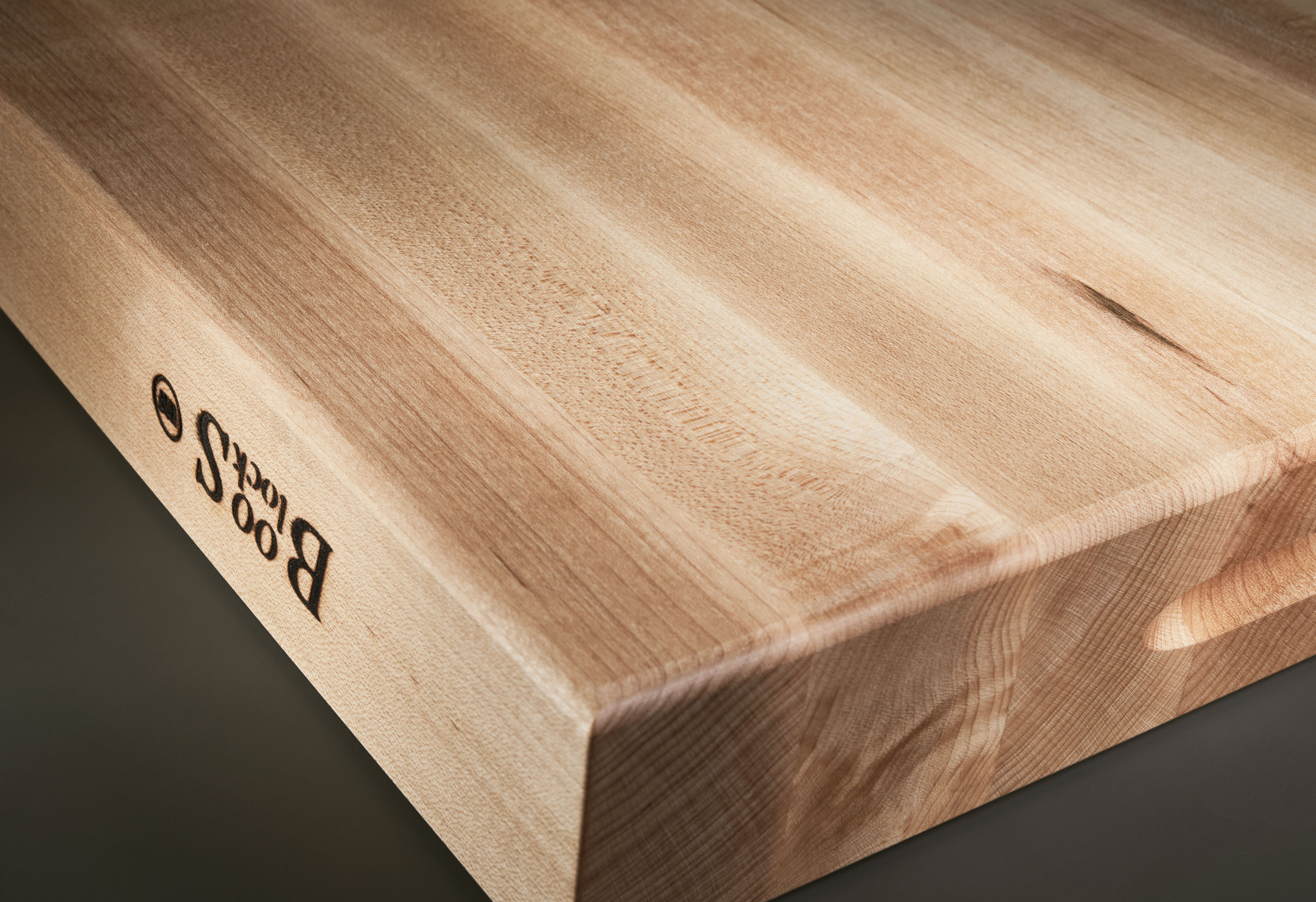 Mittleres Schneidebrett mit Saftrille Ahorn 6cm