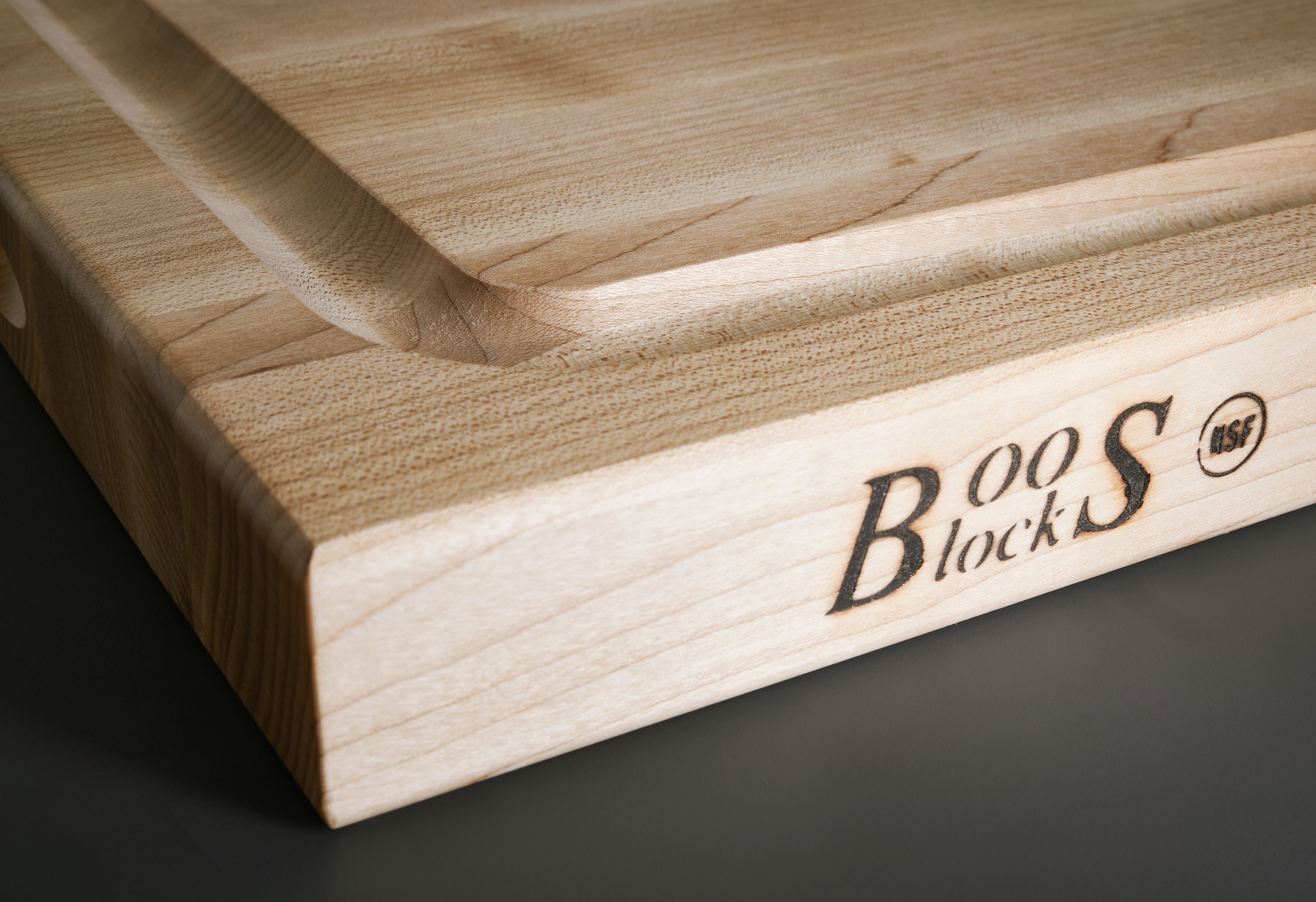 Großes Schneidebrett mit Saftrille Ahorn 4cm